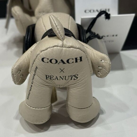 Coach X Peanuts Snoopy Collectible Bag Charm  Brass/Multi CBH29 - Picture 6 of 9